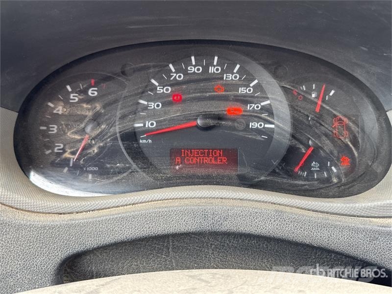Nissan NV400 Vehicule Utilitaire Cargo Van Gesloten bedrijfswagens