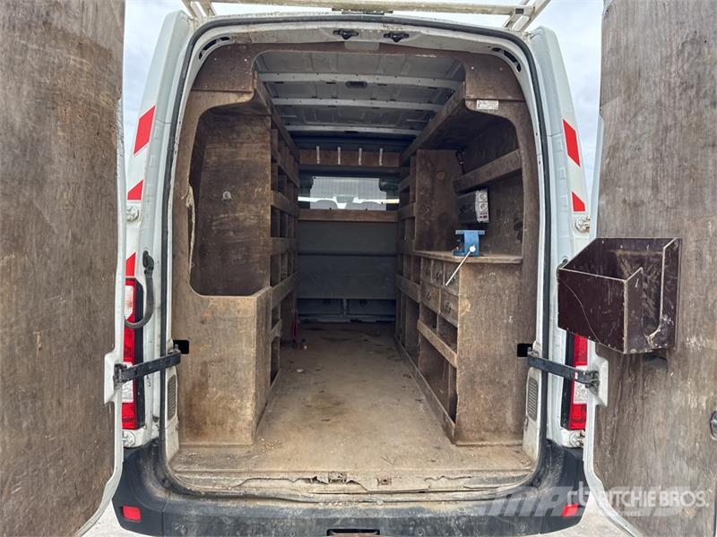 Nissan NV400 Vehicule Utilitaire Cargo Van Gesloten bedrijfswagens