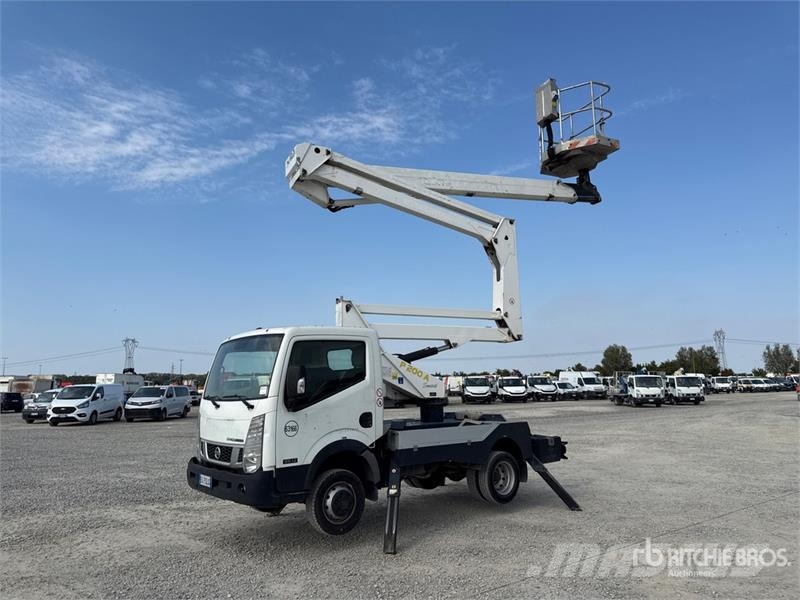 Nissan P200A 17.8 m on Nissan Cabstar Bucket Truck Podnośniki koszowe