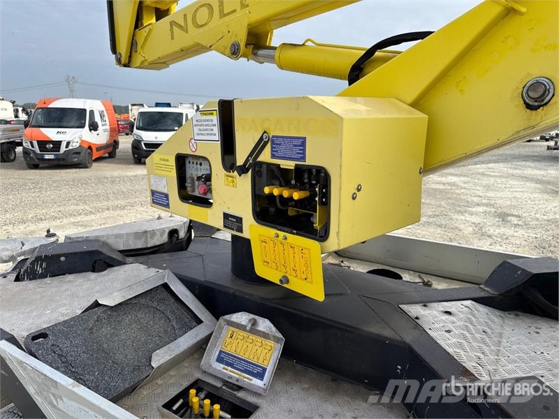 Nissan P200A 17.8 m on Nissan P200A Bucket Truck Auto korpe