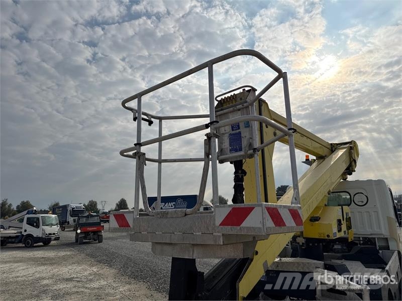 Nissan P200A 17.8 m on Nissan P200A Bucket Truck Auto korpe