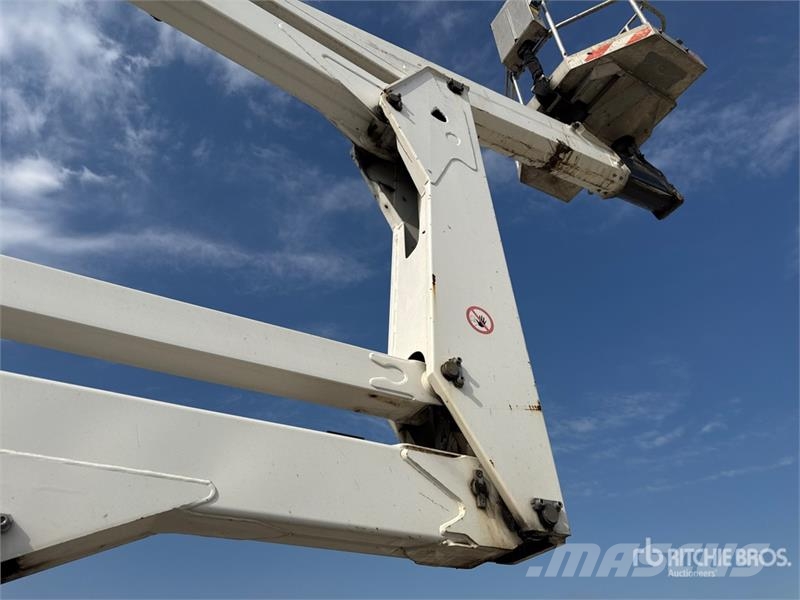 Nissan P200A 17.8 m on Nissan Cabstar Bucket Truck Podnośniki koszowe