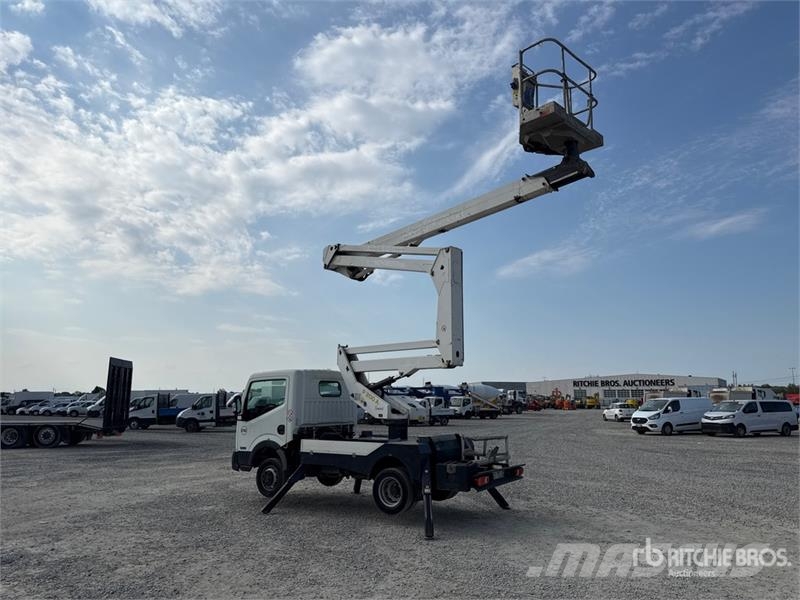 Nissan P200A 17.8 m on Nissan Cabstar Bucket Truck Podnośniki koszowe
