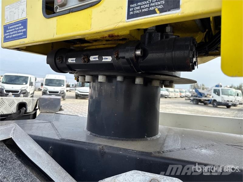 Nissan P200A 17.8 m on Nissan P200A Bucket Truck Auto korpe