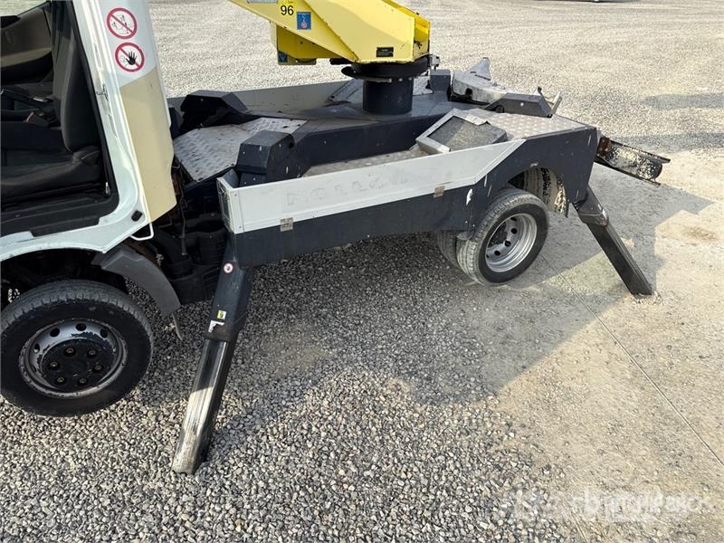 Nissan P200A 17.8 m on Nissan P200A Bucket Truck Auto korpe