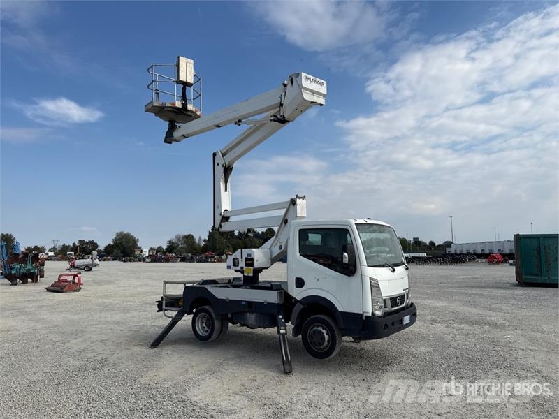 Nissan P200A 17.8 m on Nissan Cabstar Bucket Truck Podnośniki koszowe