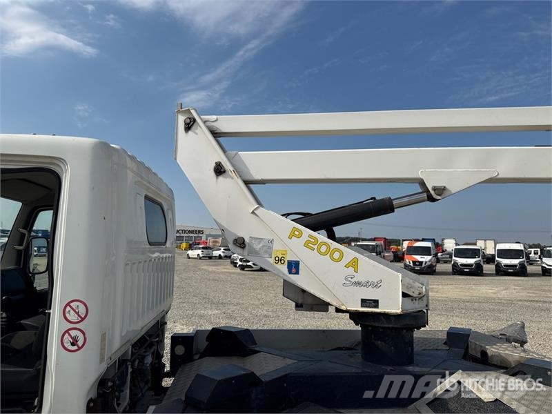 Nissan P200A 17.8 m on Nissan Cabstar Bucket Truck Podnośniki koszowe