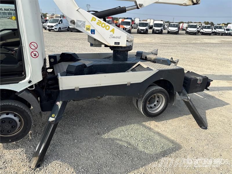 Nissan P200A 17.8 m on Nissan Cabstar Bucket Truck Podnośniki koszowe