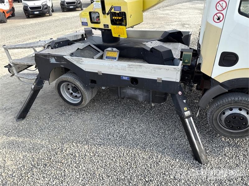 Nissan P200A 17.8 m on Nissan P200A Bucket Truck Auto korpe