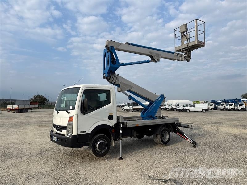Nissan Pagliero MX 200 20 m on Nissan Cabstar 35 - 11 Buc Auto korpe
