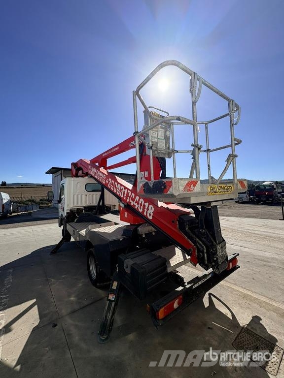 Nissan Palfinger P220A 19.7 m on  Nissan Cabstar 35.13 Bu 车载式高空作业车