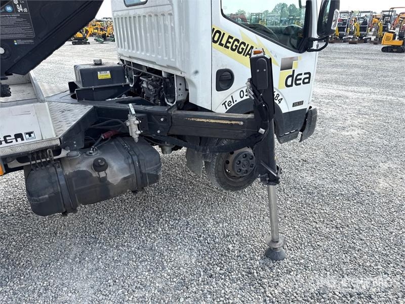 Nissan PNT 230 20.5 m on Nissan NT400 Bucket Truck Ant vilkikų montuojamos kėlimo platformos