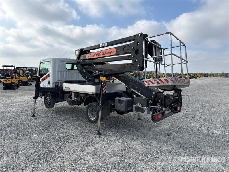 Nissan PNT 230 20.5 m on Nissan Cabstar NT400 Bucket Truc Ant vilkikų montuojamos kėlimo platformos