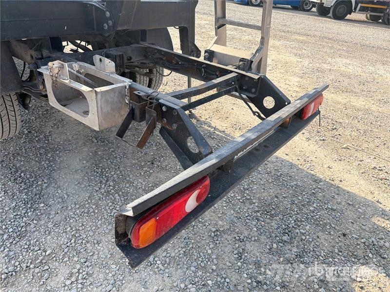 Nissan PNT205 20 m on Nissan Cabstar NT400 Bucket Truck Avtokošare