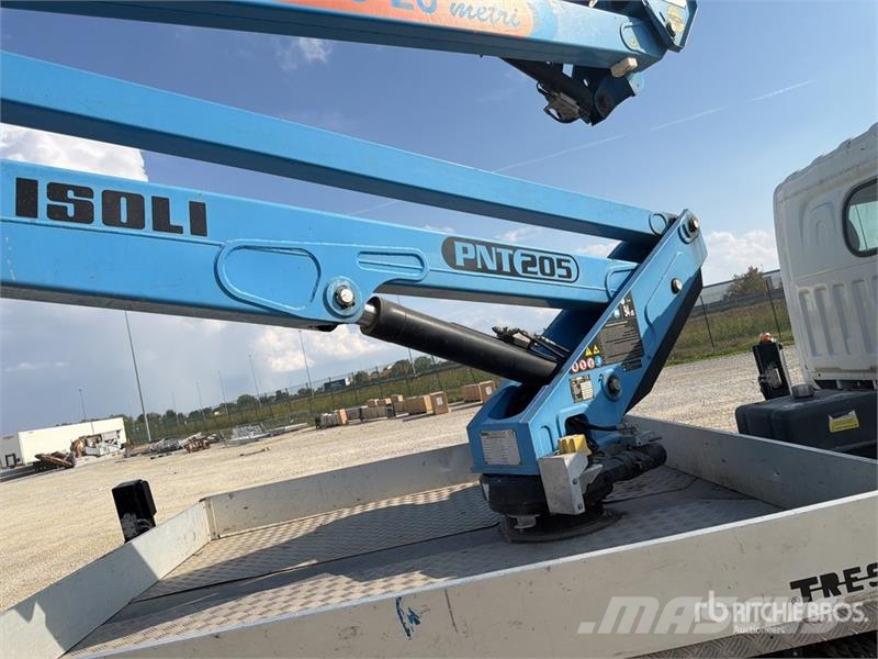Nissan PNT205 20 m on Nissan Cabstar NT400 Bucket Truck Avtokošare