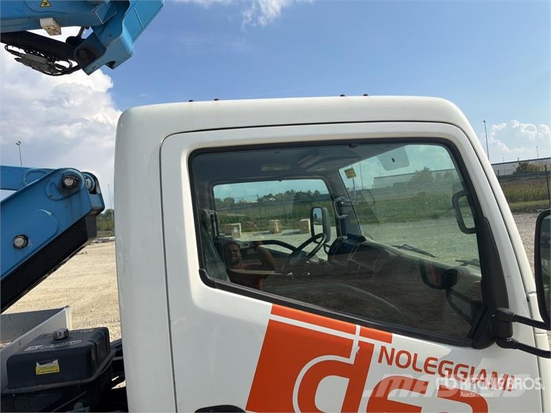 Nissan PNT205 20 m on Nissan Cabstar NT400 Bucket Truck Avtokošare