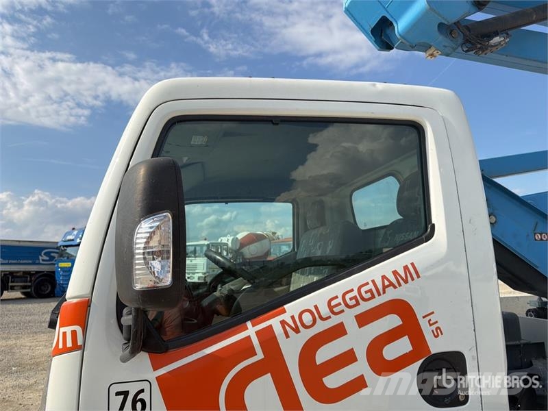 Nissan PNT205 20 m on Nissan Cabstar NT400 Bucket Truck Avtokošare