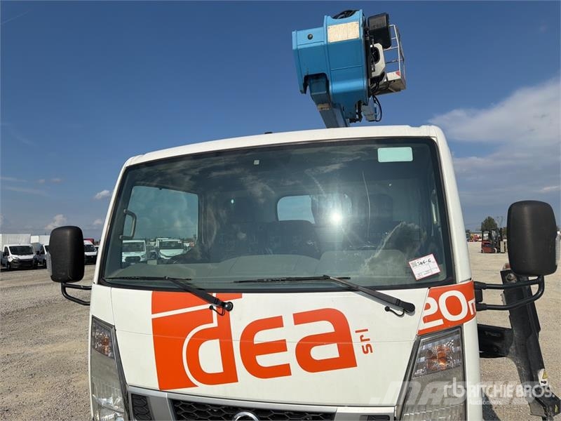 Nissan PNT205 20 m on Nissan Cabstar NT400 Bucket Truck Avtokošare