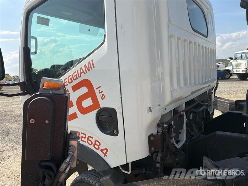 Nissan PNT205 20 m on Nissan Cabstar NT400 Bucket Truck Avtokošare