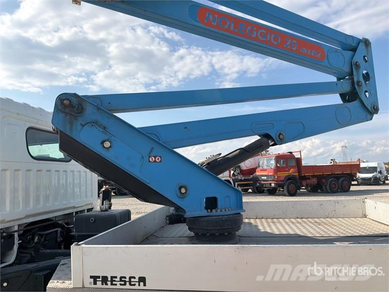 Nissan PNT205 20 m on Nissan Cabstar NT400 Bucket Truck Avtokošare