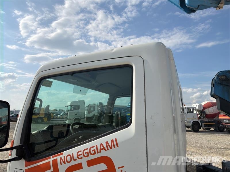 Nissan PNT205 20 m on Nissan Cabstar NT400 Bucket Truck Avtokošare
