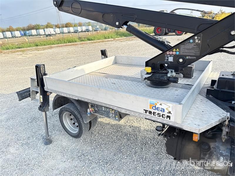 Nissan PNT205 NHD 18.1 m on Nissan Cabstar 35.12 Bucket T 트럭 탑재 고소작업대
