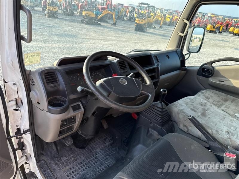 Nissan PNT205 NHD 18.1 m on Nissan Cabstar 35.12 Bucket T 트럭 탑재 고소작업대