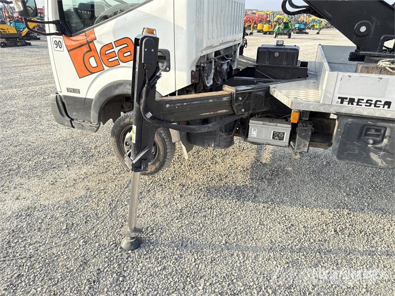 Nissan PNT205 NHD 18.1 m on Nissan Cabstar 35.12 Bucket T 트럭 탑재 고소작업대