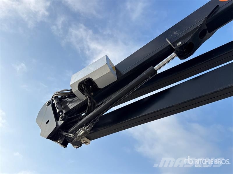 Nissan PNT205 NHD 18.1 m on Nissan Cabstar 35.12 Bucket T 트럭 탑재 고소작업대