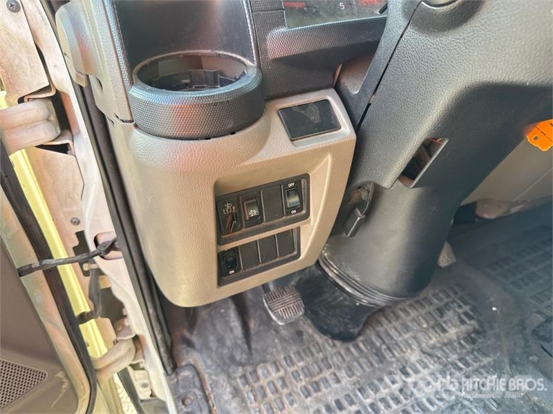 Nissan PNT205 NHD 18.1 m on Nissan Cabstar 35.12 Bucket T 트럭 탑재 고소작업대