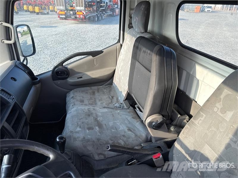 Nissan PNT205 NHD 18.1 m on Nissan Cabstar 35.12 Bucket T 트럭 탑재 고소작업대