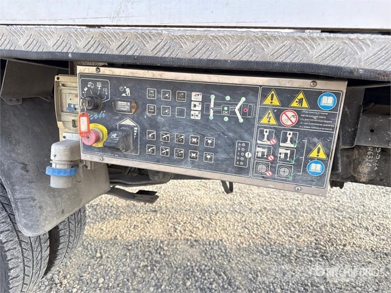 Nissan PNT205 NHD 18.1 m on Nissan Cabstar 35.12 Bucket T 트럭 탑재 고소작업대