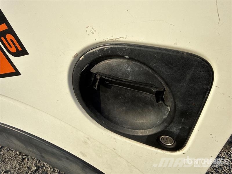 Nissan PNT205 NHD 18.1 m on Nissan Cabstar 35.12 Bucket T 트럭 탑재 고소작업대