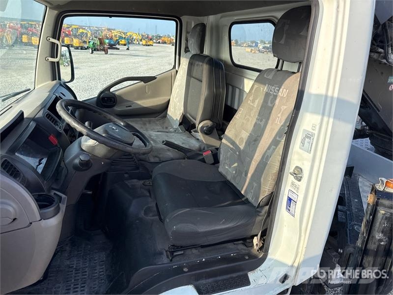 Nissan PNT205 NHD 18.1 m on Nissan Cabstar 35.12 Bucket T 트럭 탑재 고소작업대