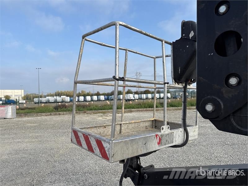 Nissan PNT205 NHD 18.1 m on Nissan Cabstar 35.12 Bucket T 트럭 탑재 고소작업대