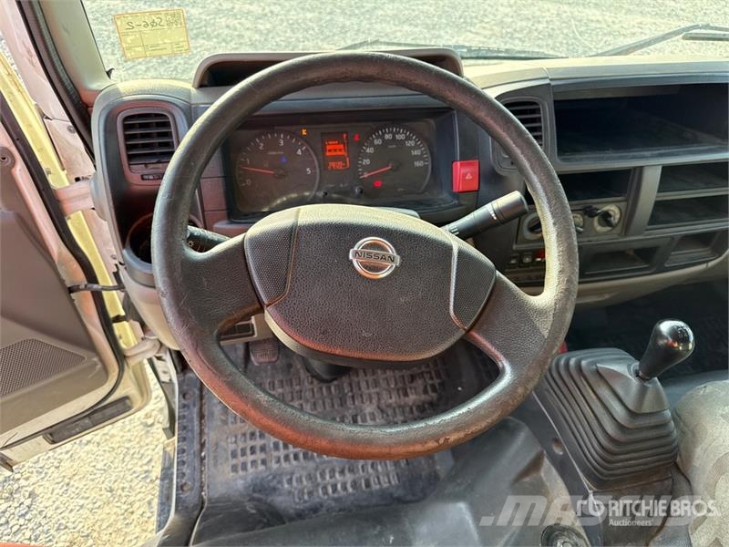 Nissan PNT205 NHD 18.1 m on Nissan Cabstar 35.12 Bucket T 트럭 탑재 고소작업대