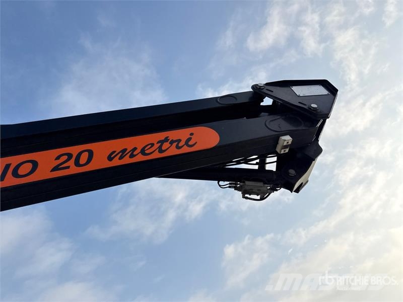 Nissan PNT205 NHD 18.1 m on Nissan Cabstar 35.12 Bucket T 트럭 탑재 고소작업대