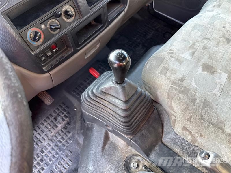 Nissan PNT205 NHD 18.1 m on Nissan Cabstar 35.12 Bucket T 트럭 탑재 고소작업대