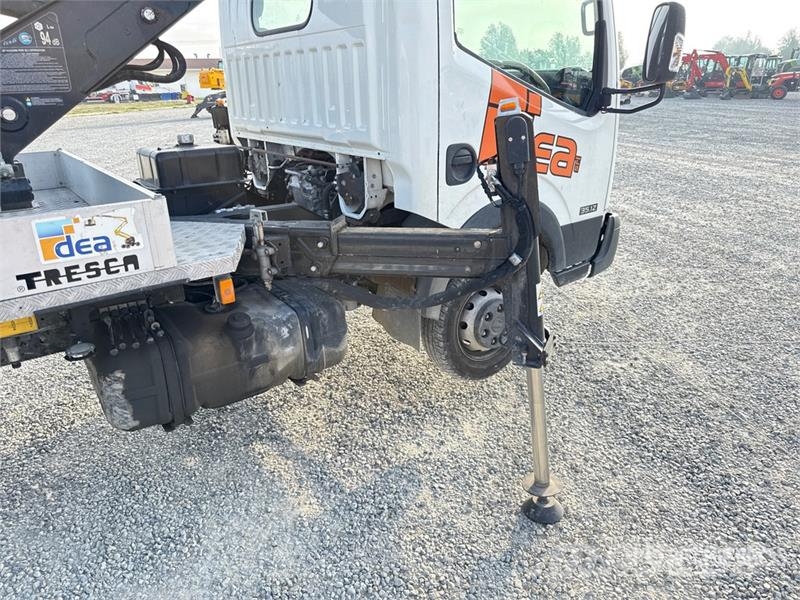 Nissan PNT205 NHD 18.1 m on Nissan Cabstar 35.12 Bucket T 트럭 탑재 고소작업대