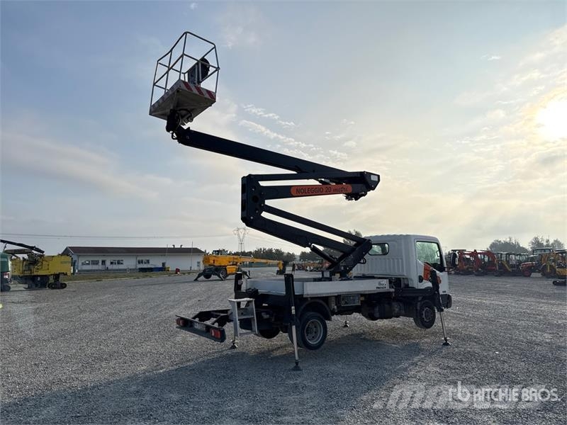 Nissan PNT205 NHD 18.1 m on Nissan Cabstar 35.12 Bucket T 트럭 탑재 고소작업대