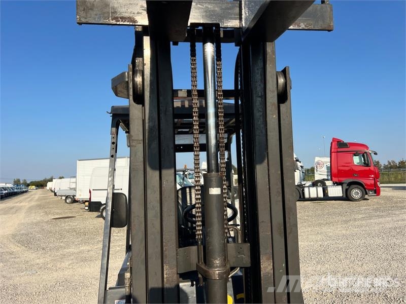 Nissan Q02L25CU 2500 kg Electric Forklift バッテリーフォークリフト