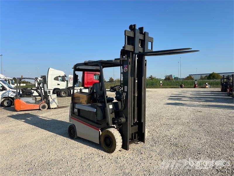 Nissan Q02L25CU 2500 kg Electric Forklift バッテリーフォークリフト