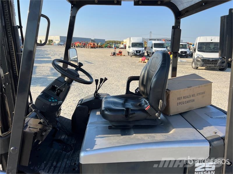 Nissan Q02L25CU 2500 kg Electric Forklift バッテリーフォークリフト