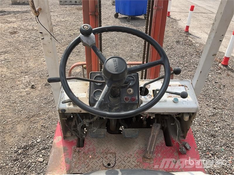 Nissan QF01A15U 1500 kg Forklift (Inoperable) شاحنات ذات رافعات شوكية - أخرى