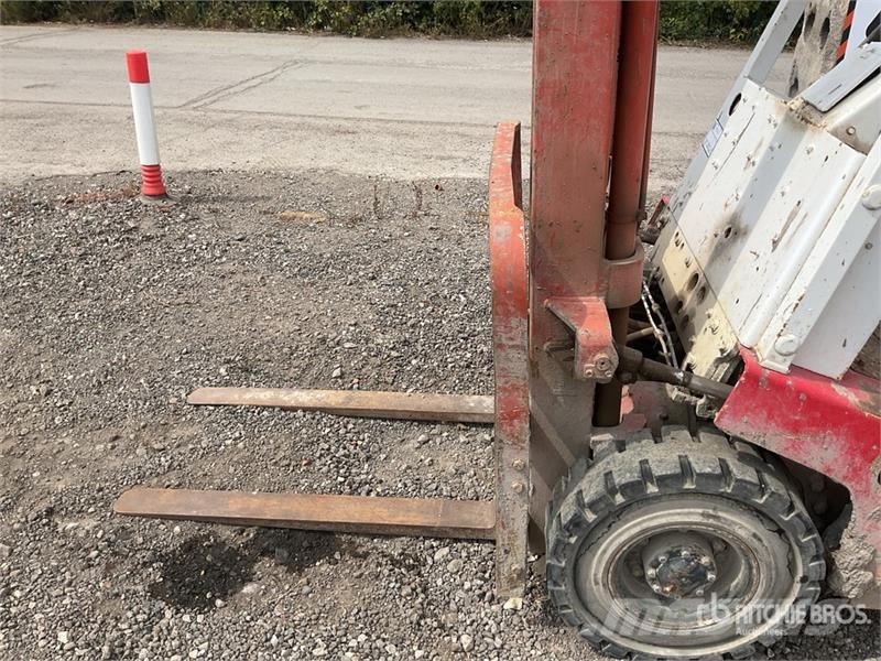 Nissan QF01A15U 1500 kg Forklift (Inoperable) شاحنات ذات رافعات شوكية - أخرى