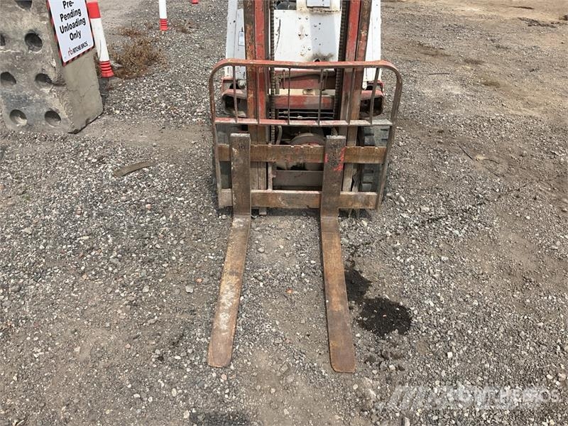 Nissan QF01A15U 1500 kg Forklift (Inoperable) شاحنات ذات رافعات شوكية - أخرى