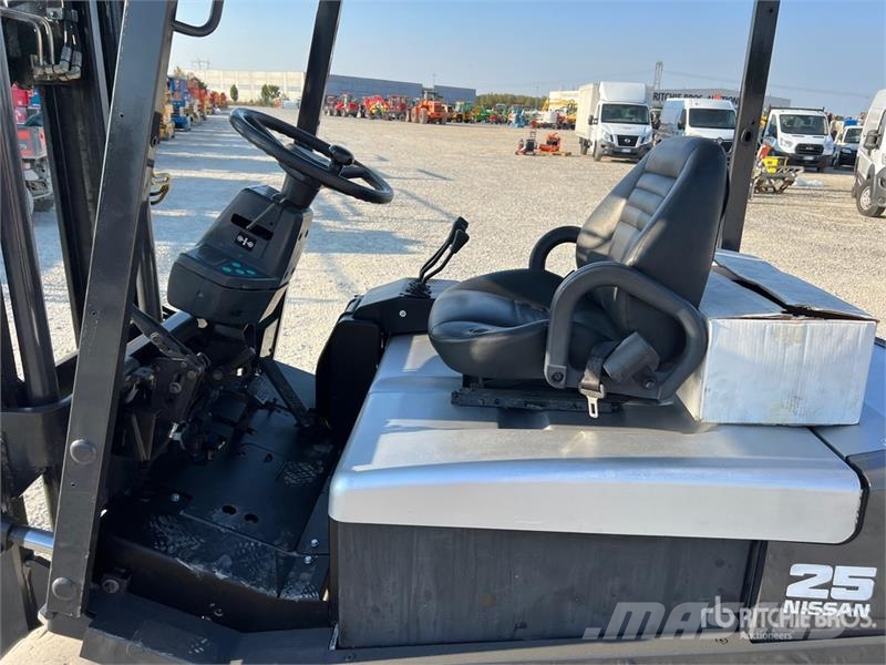 Nissan QX25 2500 kg Electric Forklift バッテリーフォークリフト