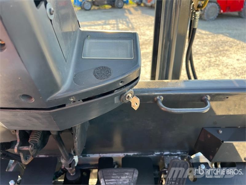 Nissan QX25 2500 kg Electric Forklift バッテリーフォークリフト
