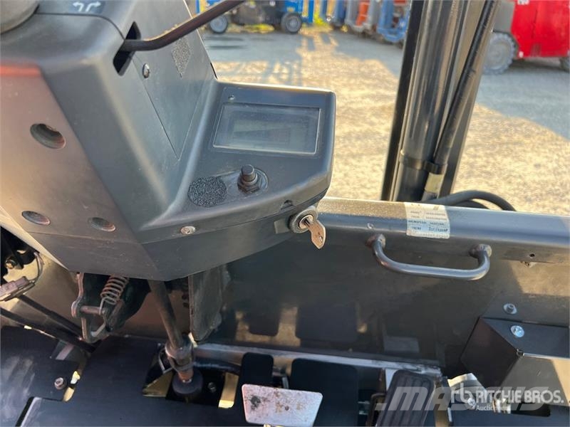 Nissan QX25 2500 kg Electric Forklift バッテリーフォークリフト