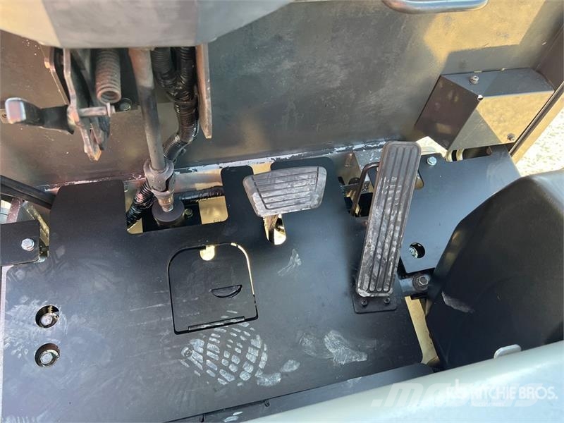 Nissan QX25 2500 kg Electric Forklift バッテリーフォークリフト
